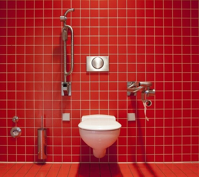 Jak wyposażyć firmową łazienkę w niezbędne środki higieniczne?