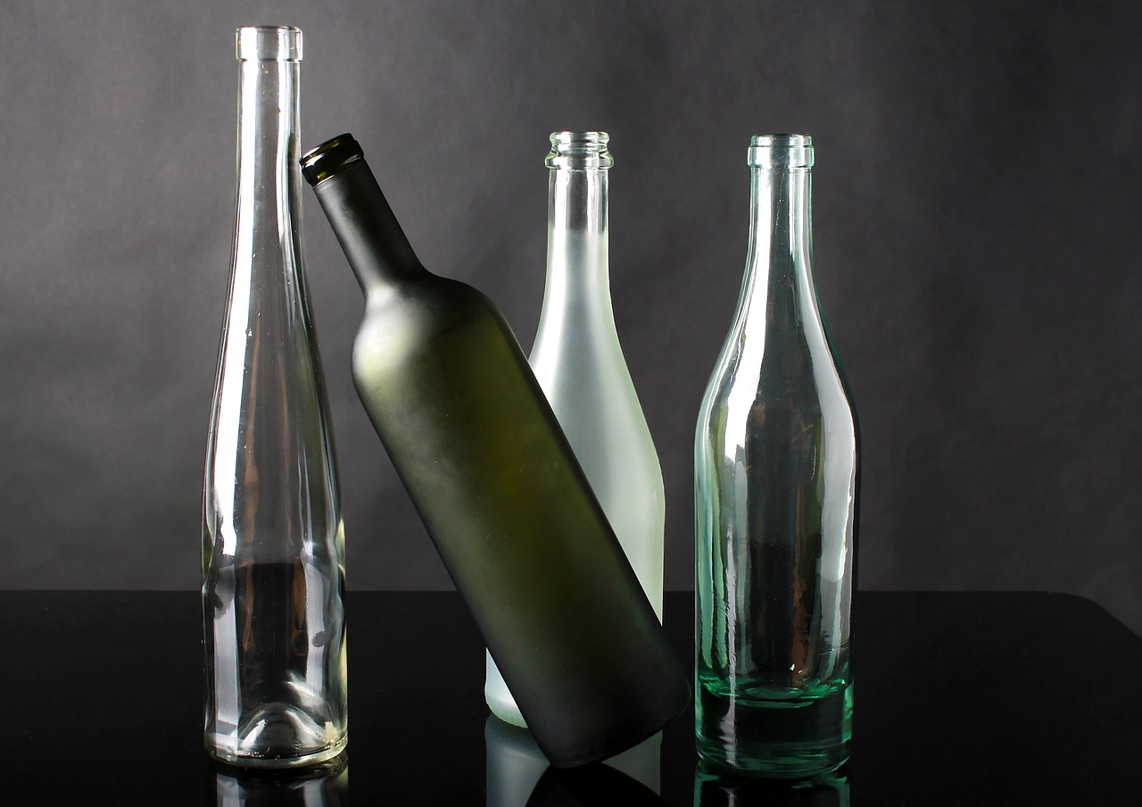 Dlaczego warto sięgnąć po szklane butelki?